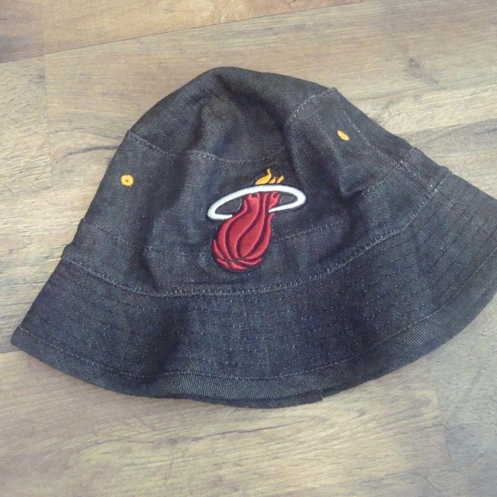 MIAMI HEAT S/M MITCHELL NESS FLOPPY BUCKET HAT CAP 00S Y2K VINTAGE W1‎